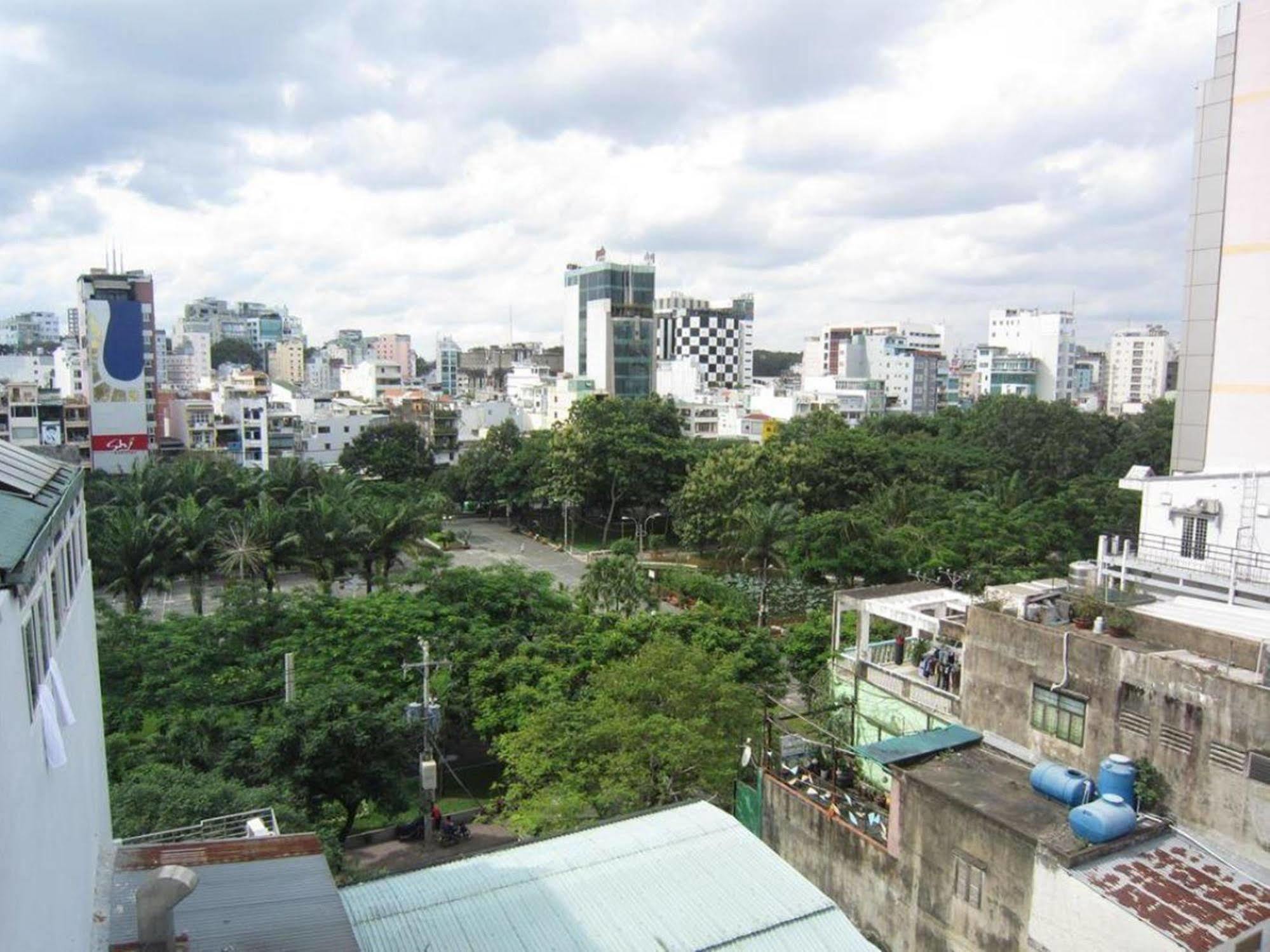Reddoorz @ Pham Ngu Lao Street 3 Hotell Ho Chi Minh-staden Exteriör bild