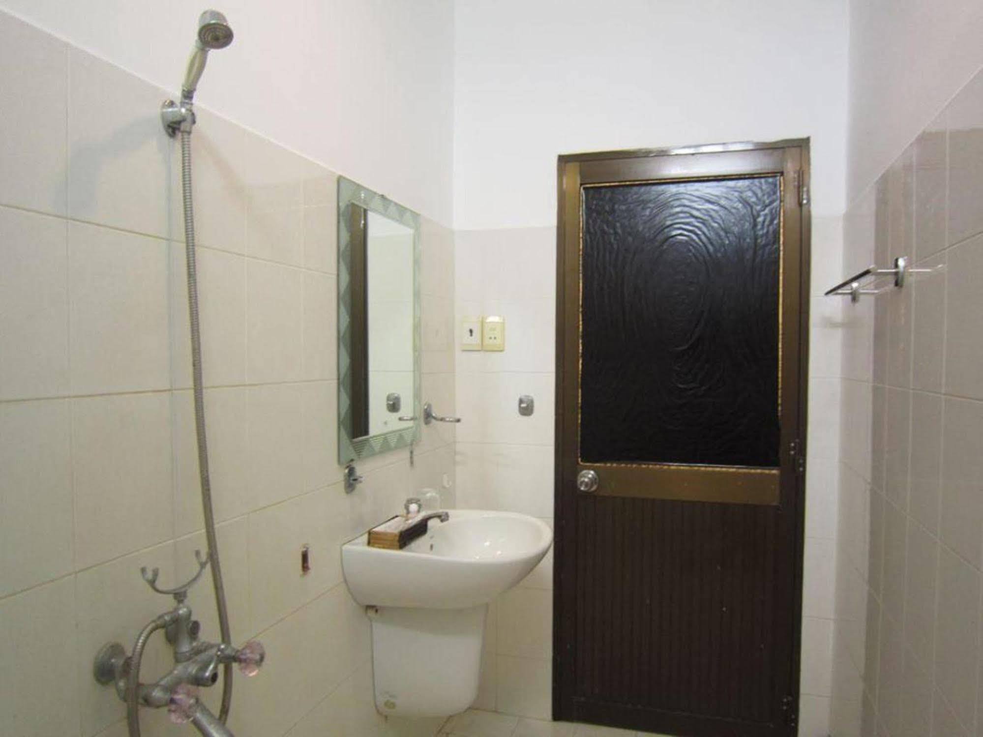 Reddoorz @ Pham Ngu Lao Street 3 Hotell Ho Chi Minh-staden Exteriör bild